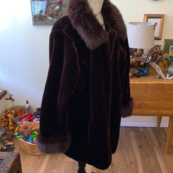 DENNIS BASSO WINTER COST - Picture 3 of 9